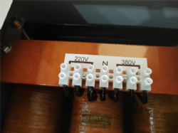 Auto Transformador Trif�sico a Seco  5Kva  Tens�es: 220V/380v c/ Caixa IP21